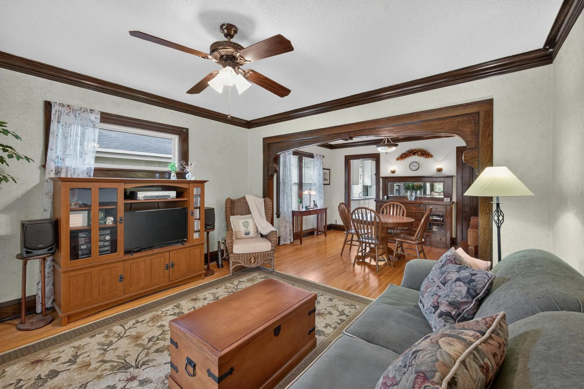 Photo 11 of 953 Hall Avenue