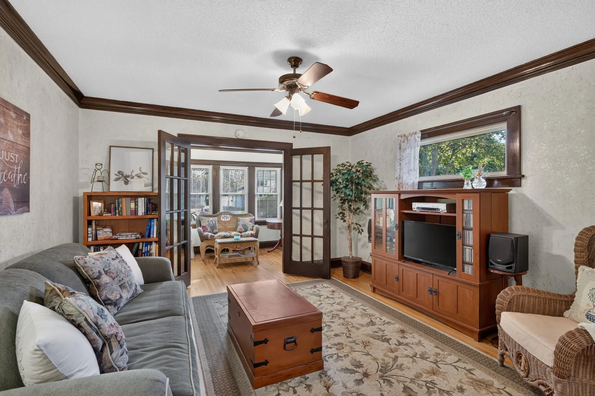 Photo 9 of 953 Hall Avenue