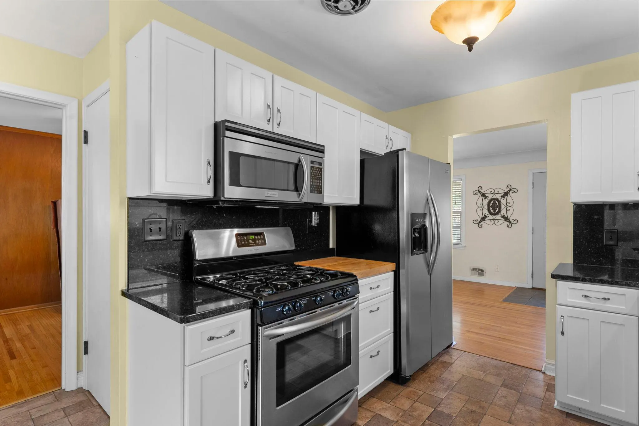Photo 4 of 806 89th Ne Avenue