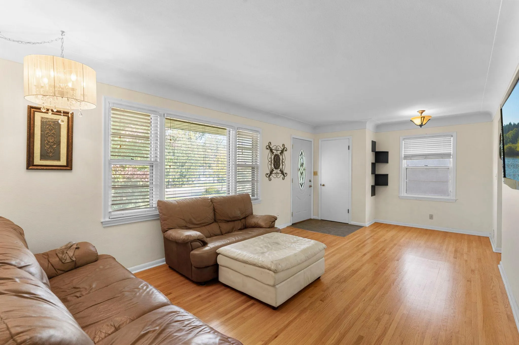 Photo 3 of 806 89th Ne Avenue