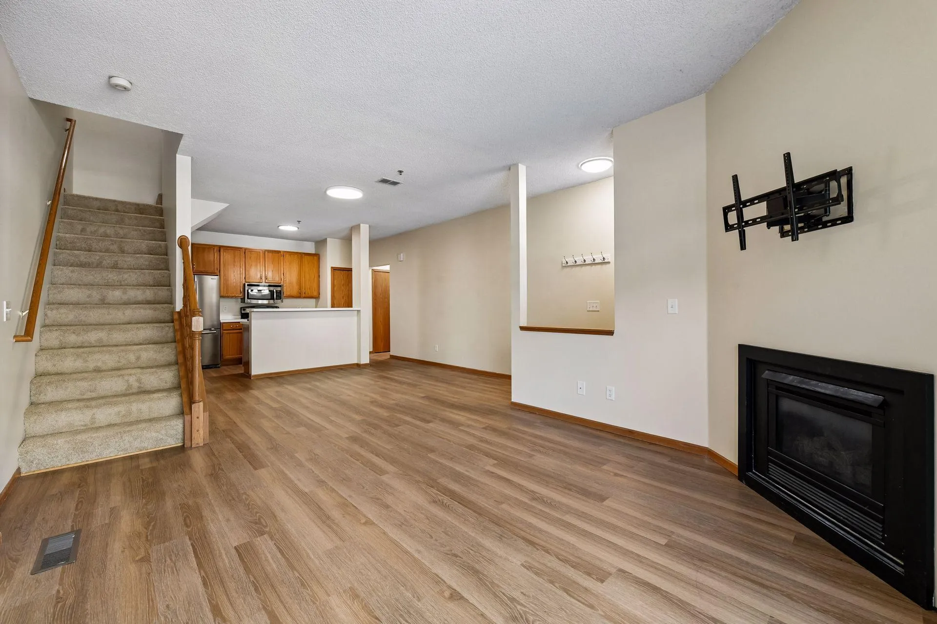 Photo 9 of 13511 Carmody Drive