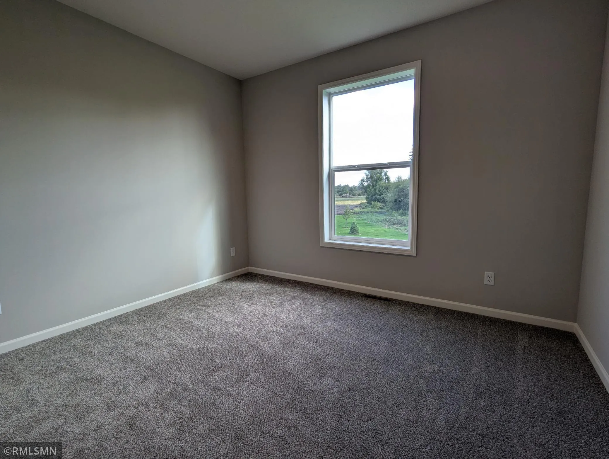 Photo 11 of 1670 Meadows Ne Drive