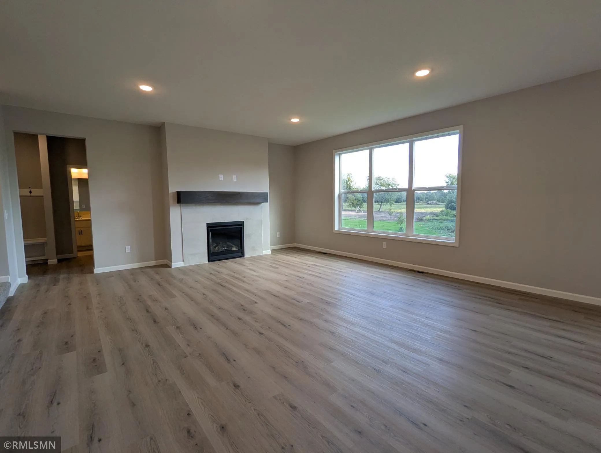Photo 9 of 1670 Meadows Ne Drive