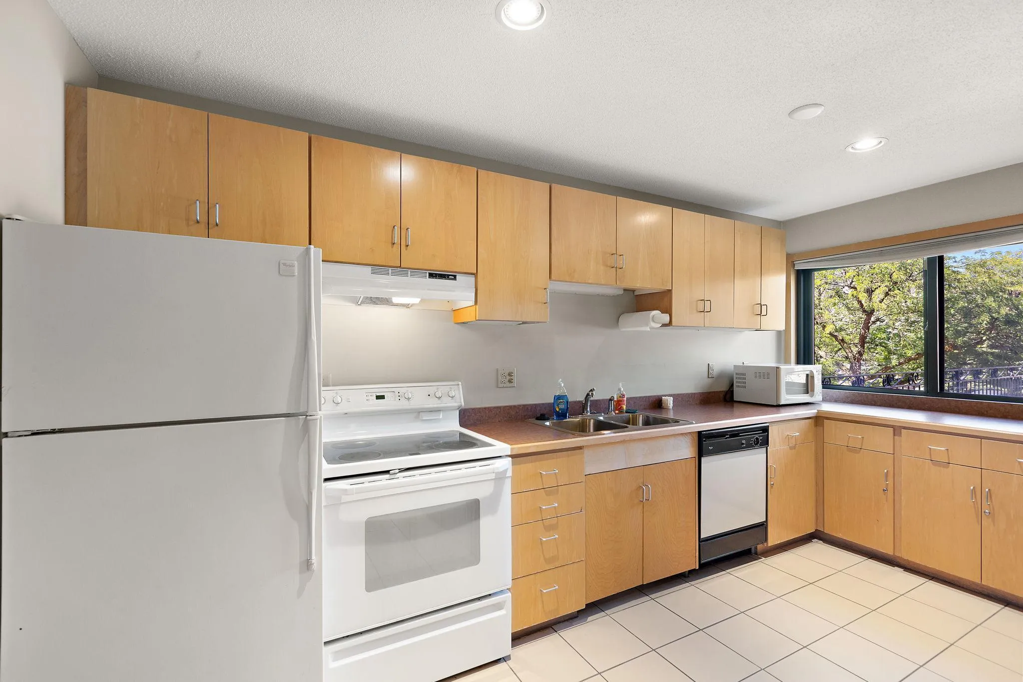 Photo 9 of 4100 Parklawn Avenue Unit 109