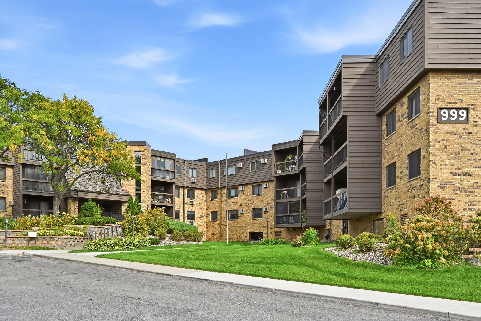 Photo 2 of 999 41st Ne Avenue Unit 210
