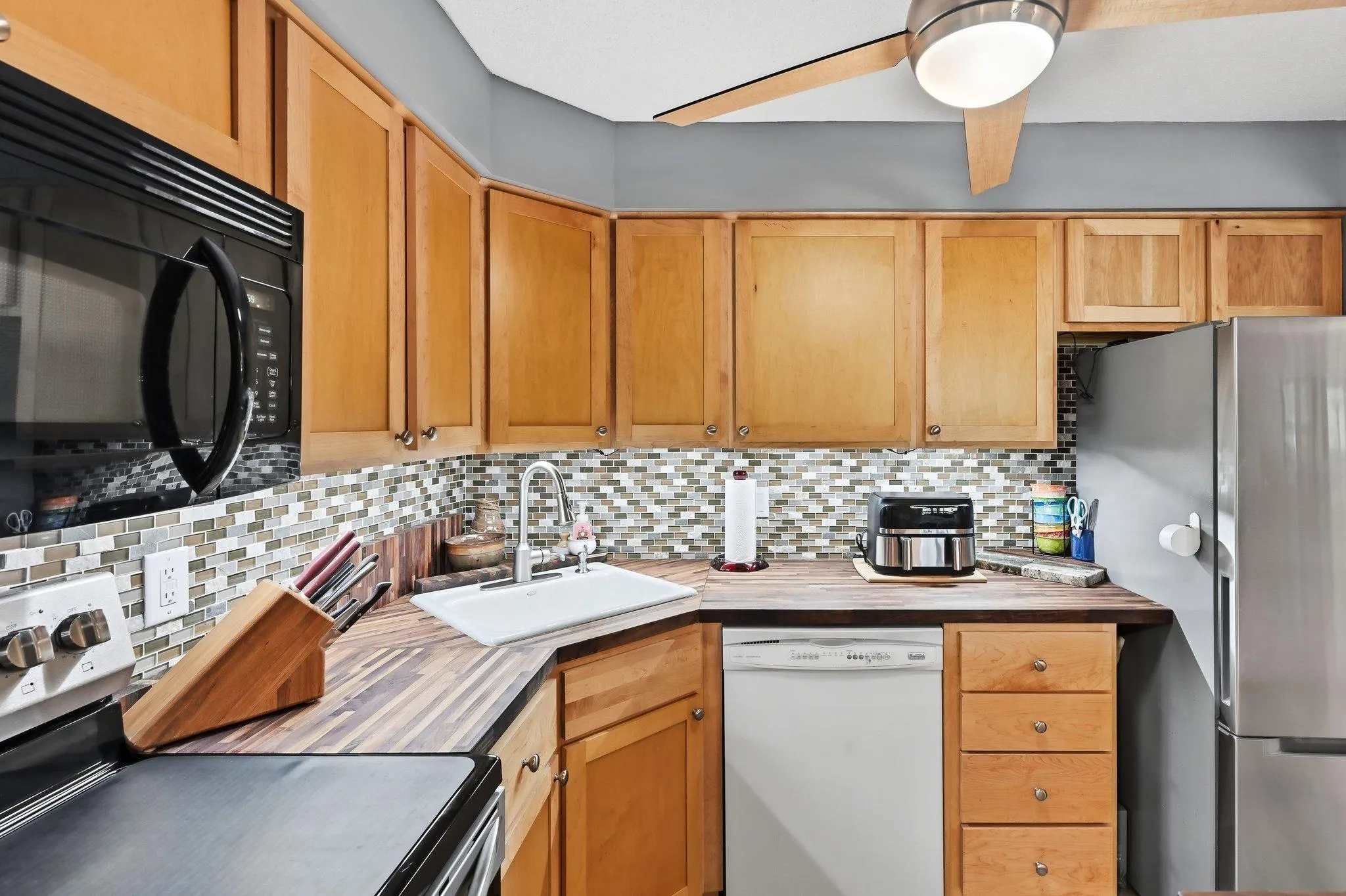 Photo 16 of 999 41st Ne Avenue Unit 210