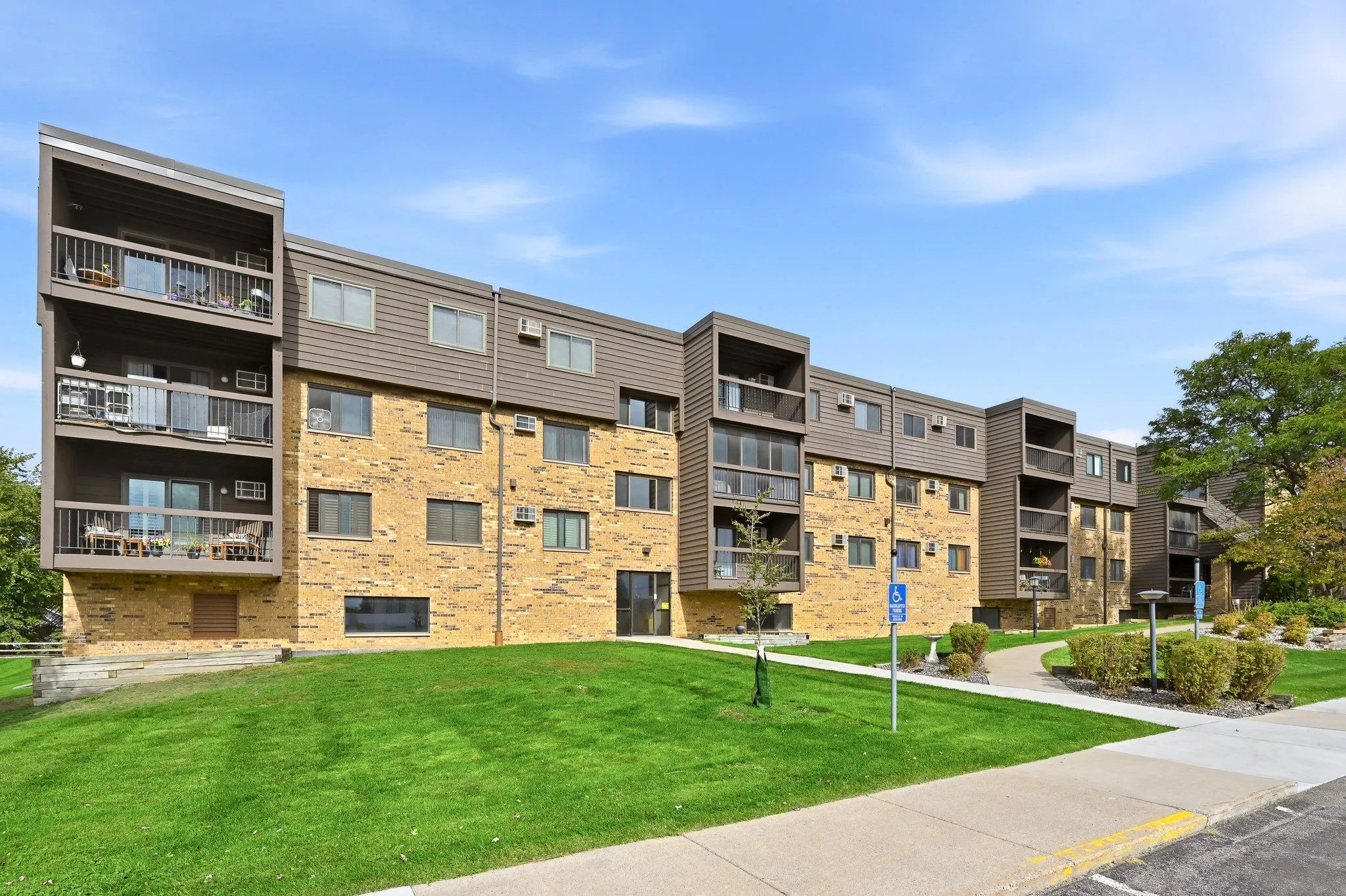 Photo 4 of 999 41st Ne Avenue Unit 210