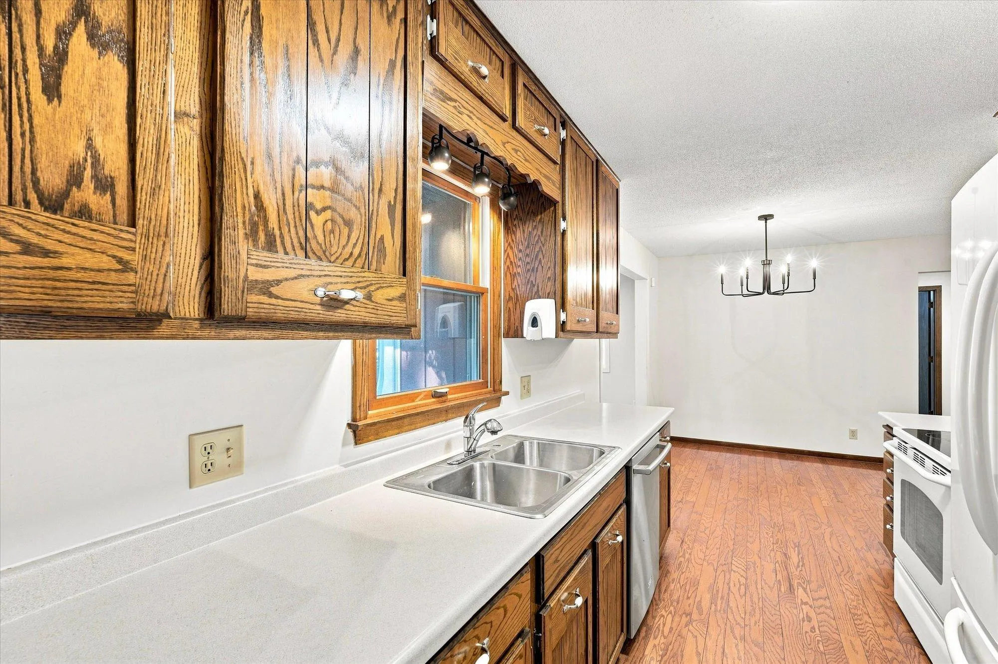 Photo 10 of 1339 Oak Street