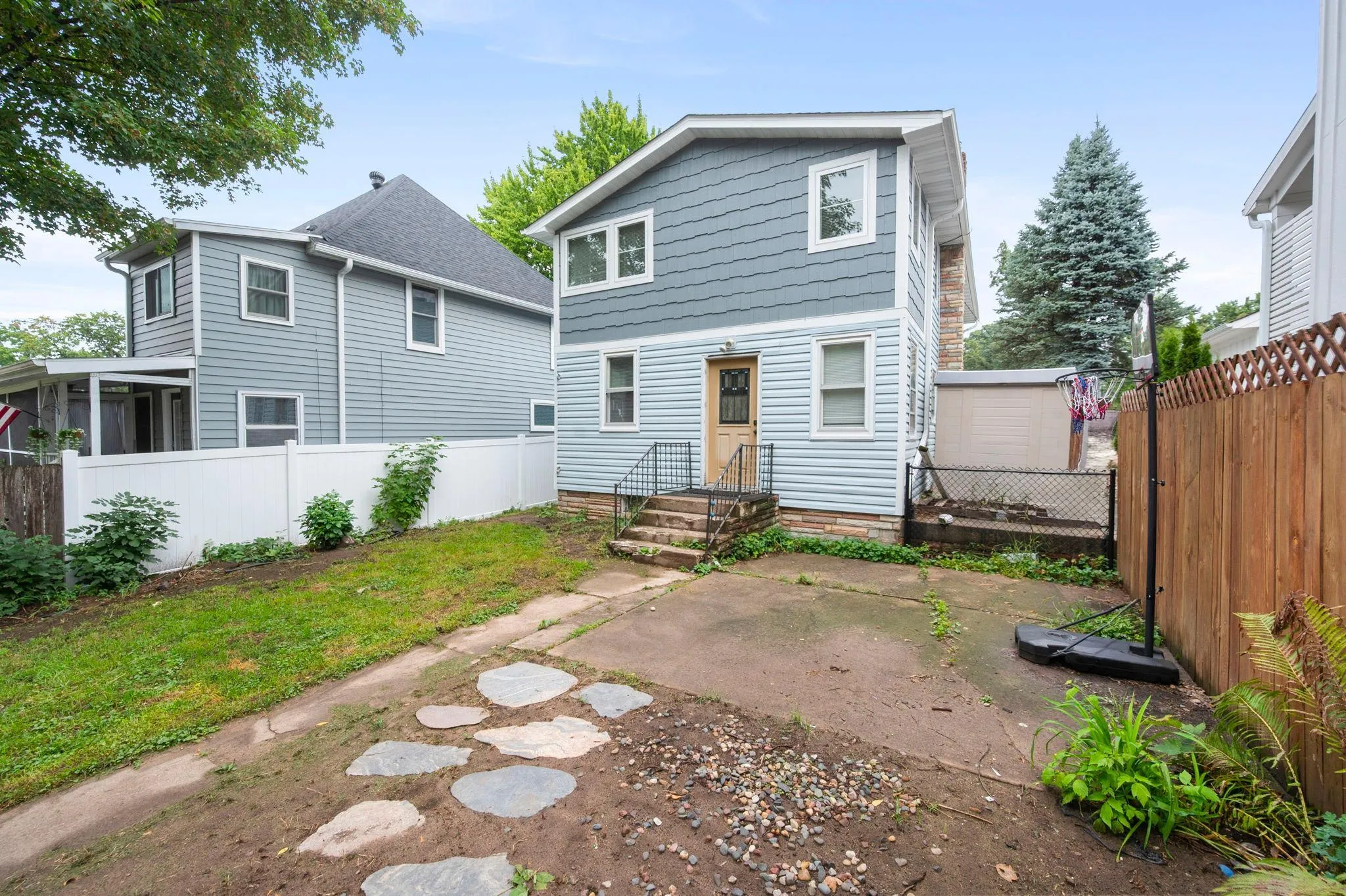 Photo 40 of 62 Juniper Street