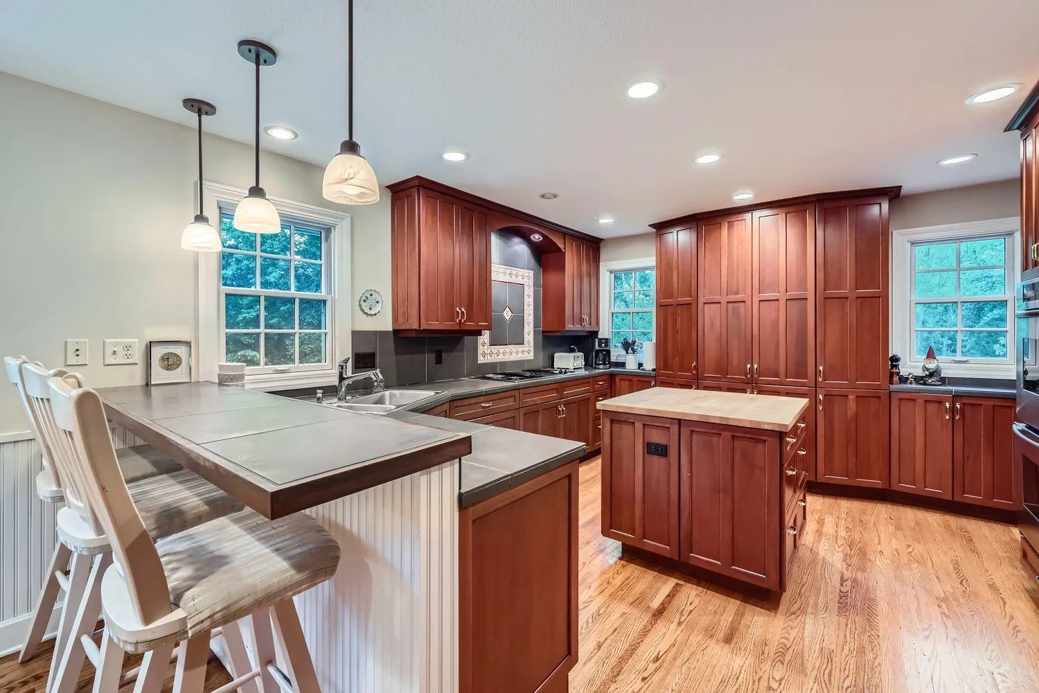 Photo 15 of 2350 Longview Circle