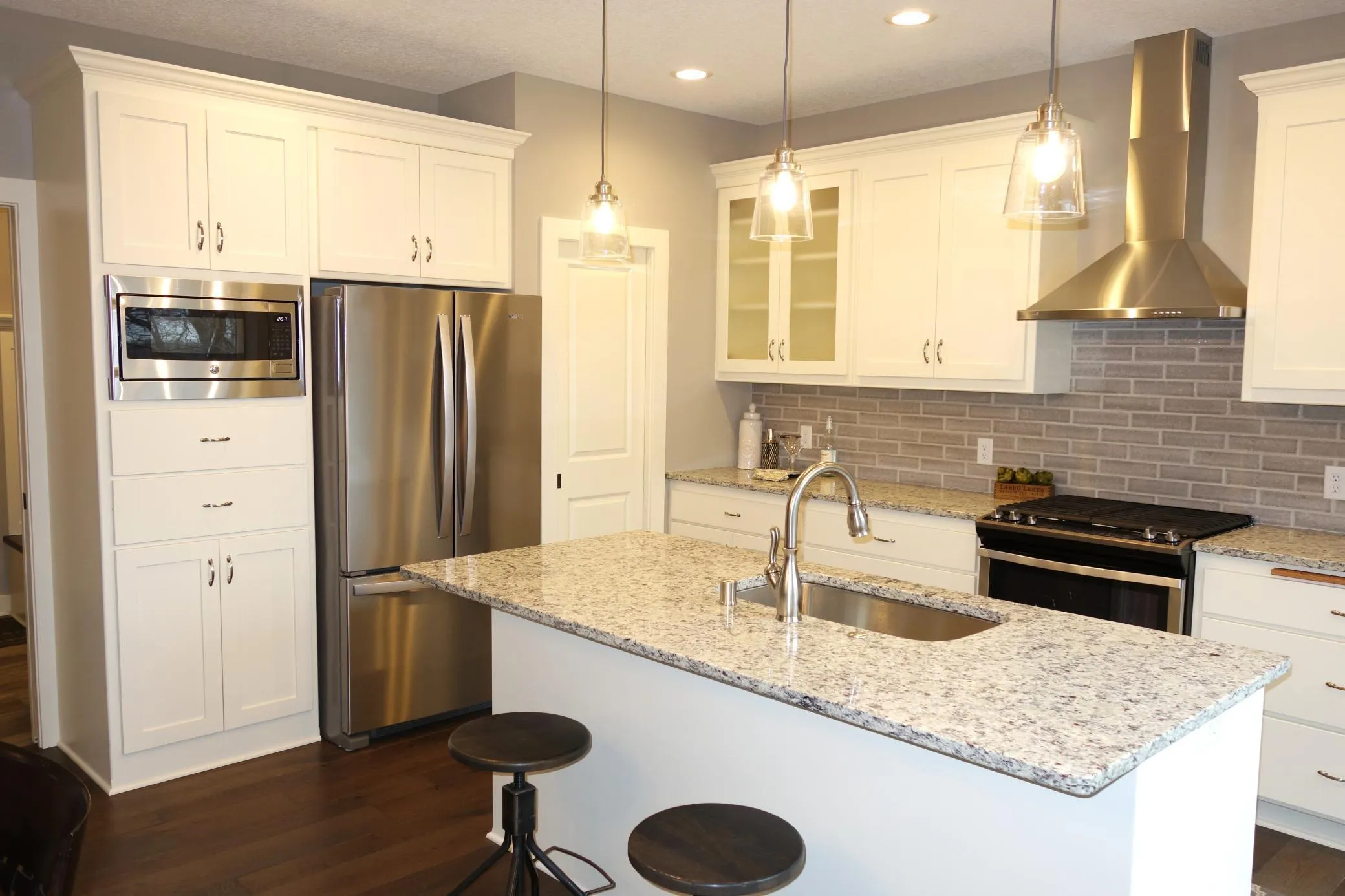 Photo 9 of 560 Fisher Cir