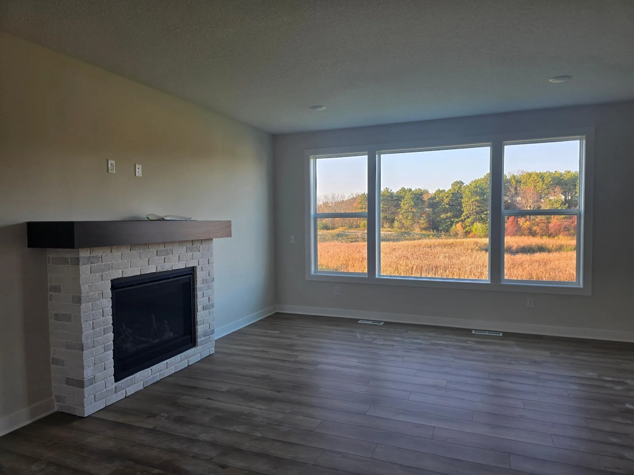 Photo 4 of 1569 Applegate Road