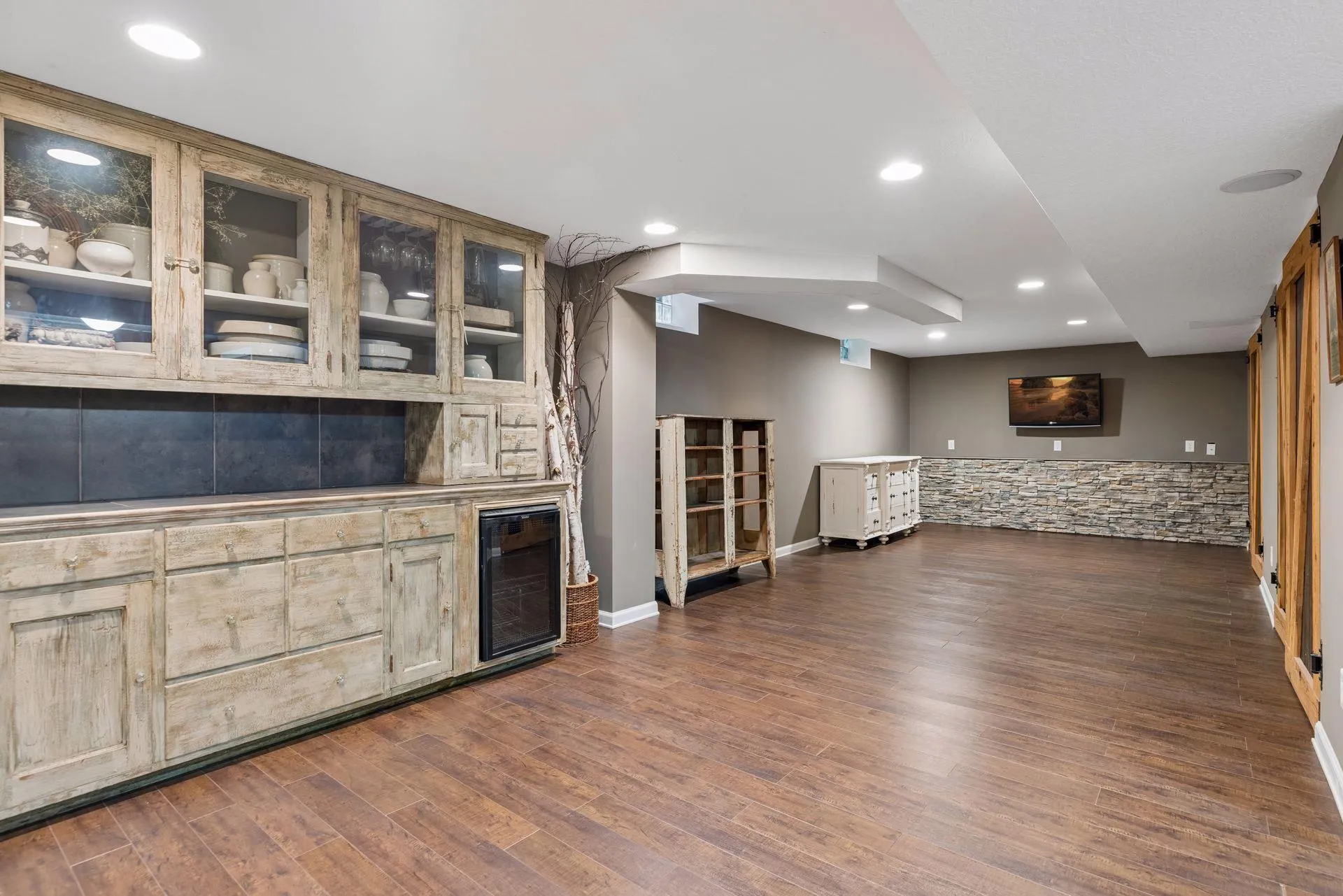 Photo 36 of 215 W Minnehaha Parkway