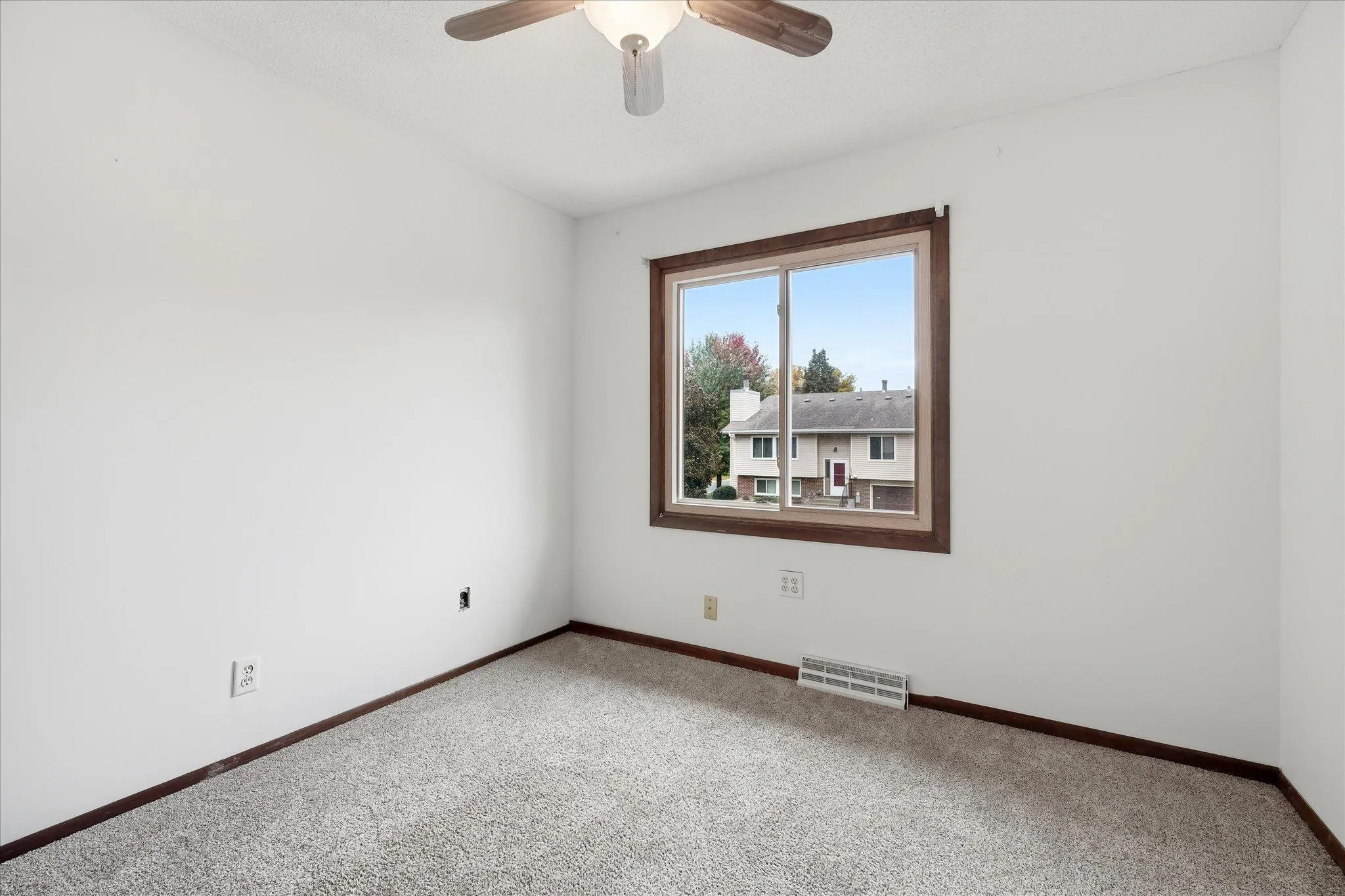 Photo 14 of 9419 Tyler Ne Street