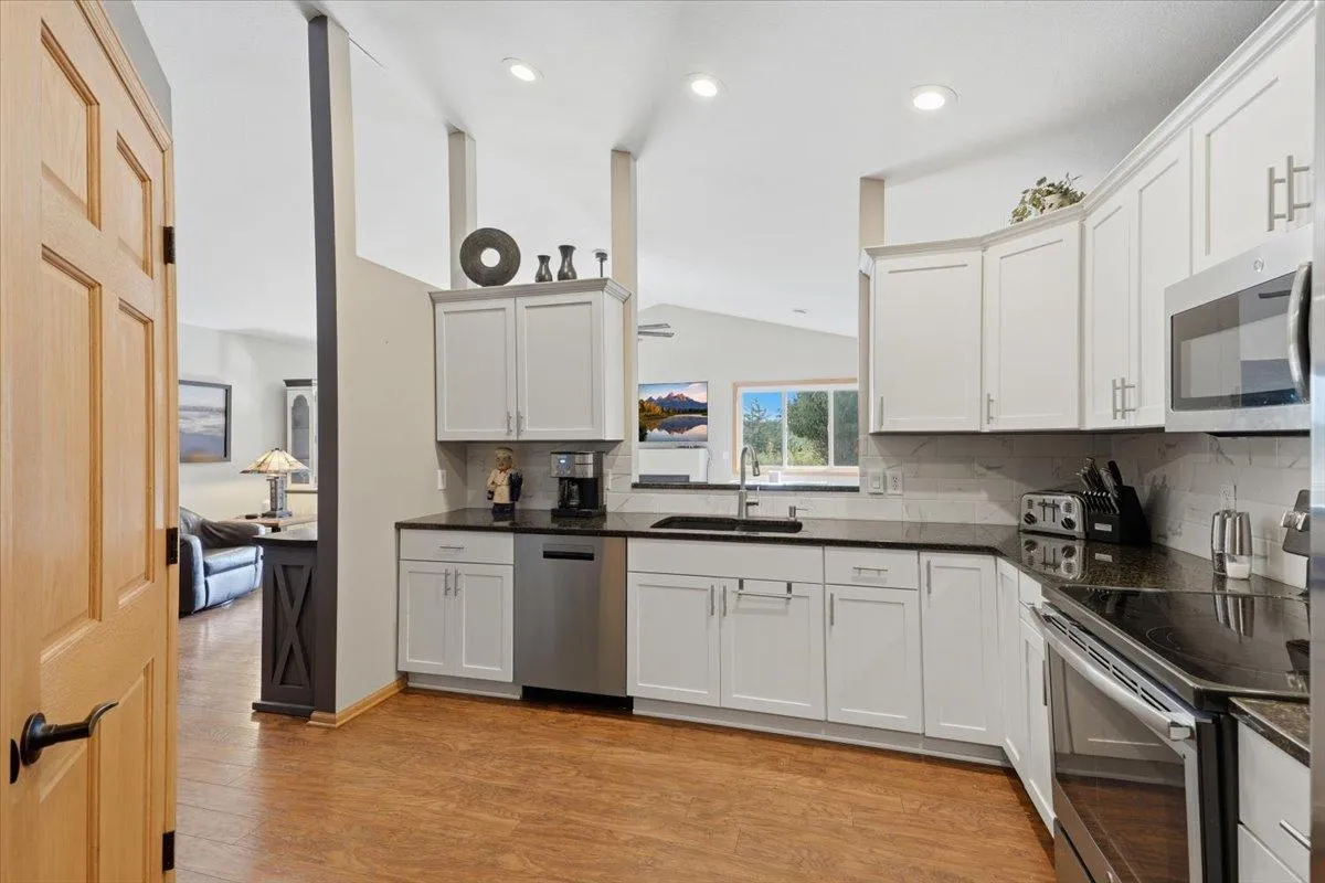 Photo 10 of 919 Waxon Lane