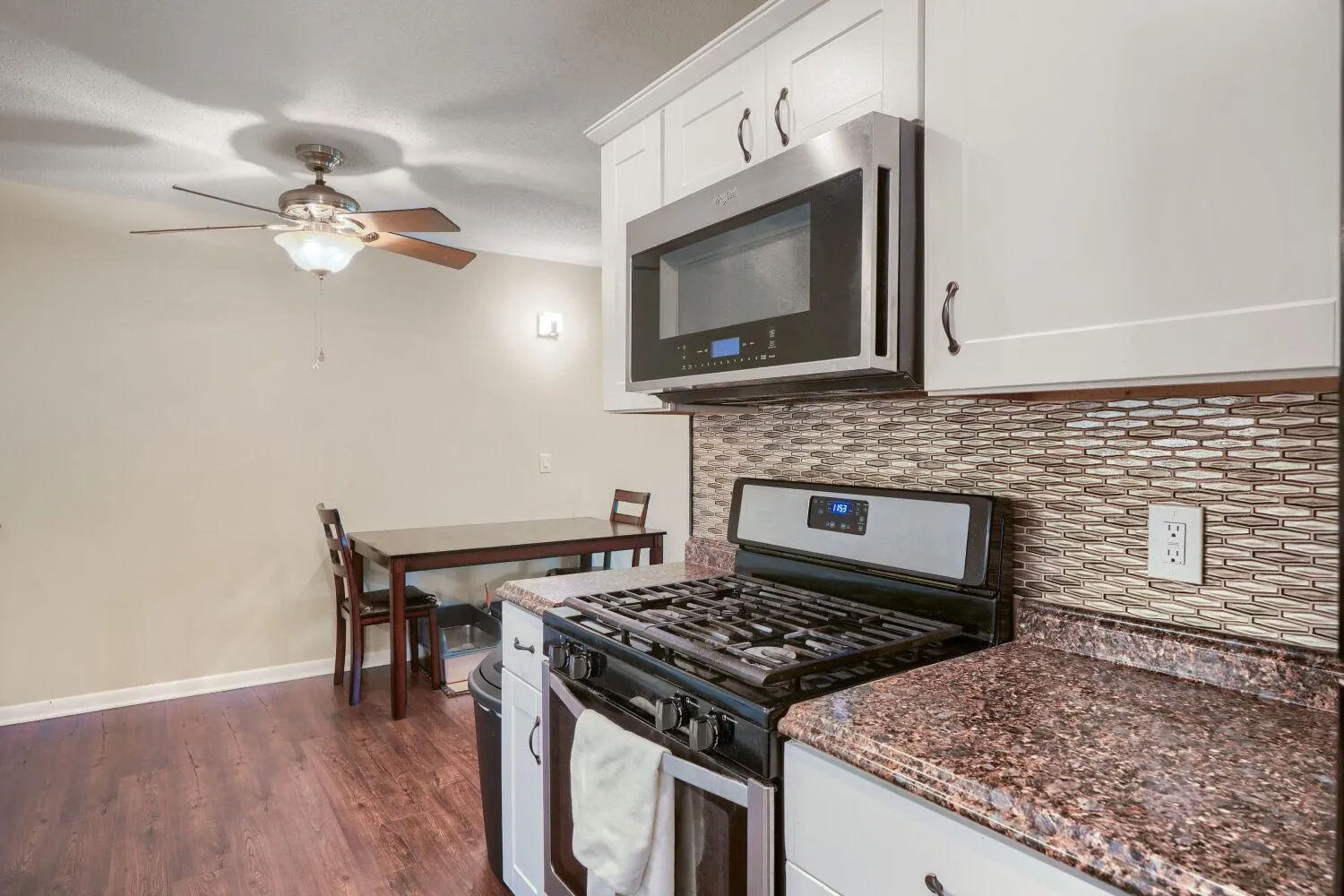 Photo 10 of 4201 Lakeside N Avenue Unit 302