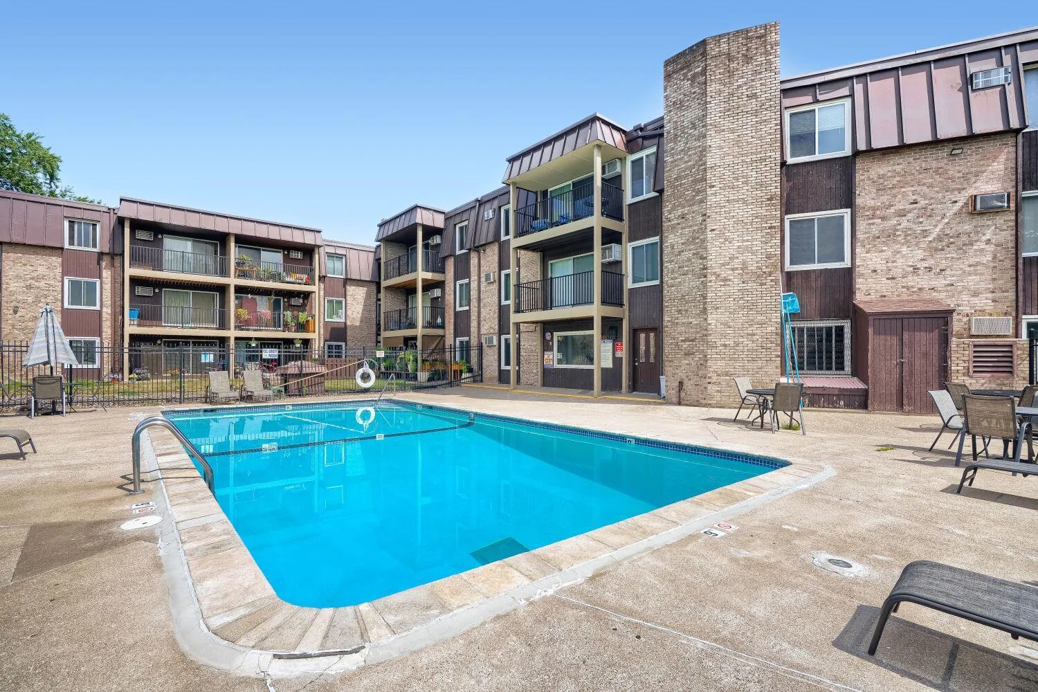 Photo 25 of 4201 Lakeside N Avenue Unit 302