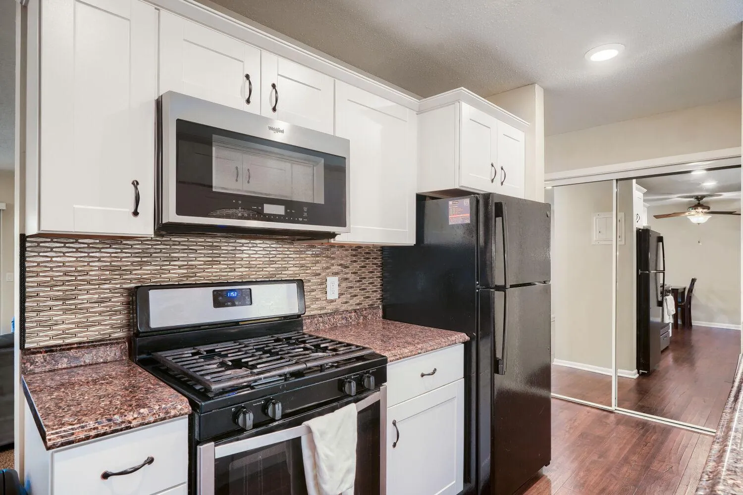 Photo 9 of 4201 Lakeside N Avenue Unit 302