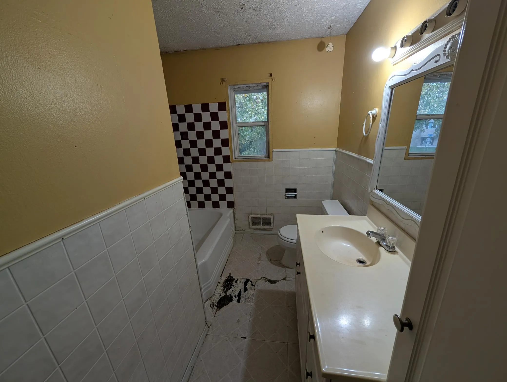 Photo 4 of 796 Stoughton Avenue