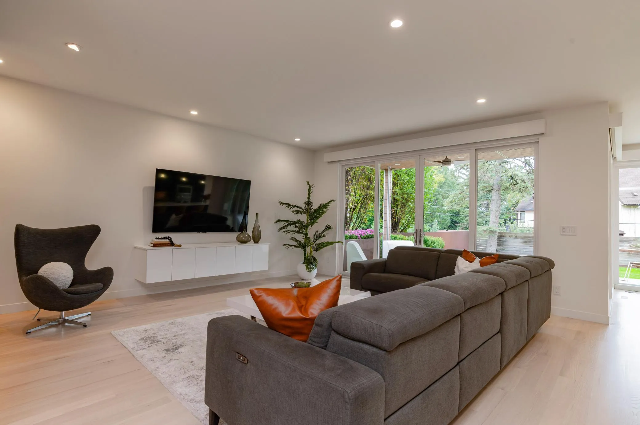 Photo 10 of 674 Montcalm Place