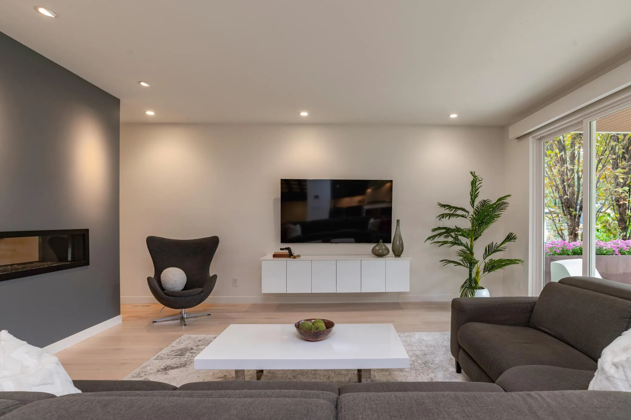Photo 9 of 674 Montcalm Place