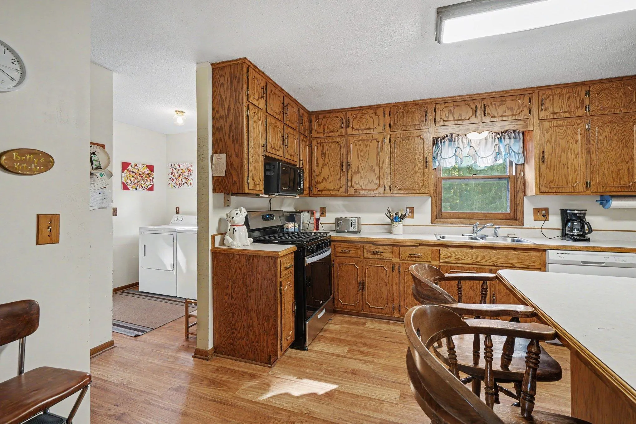 Photo 8 of 12612 Scharber Street