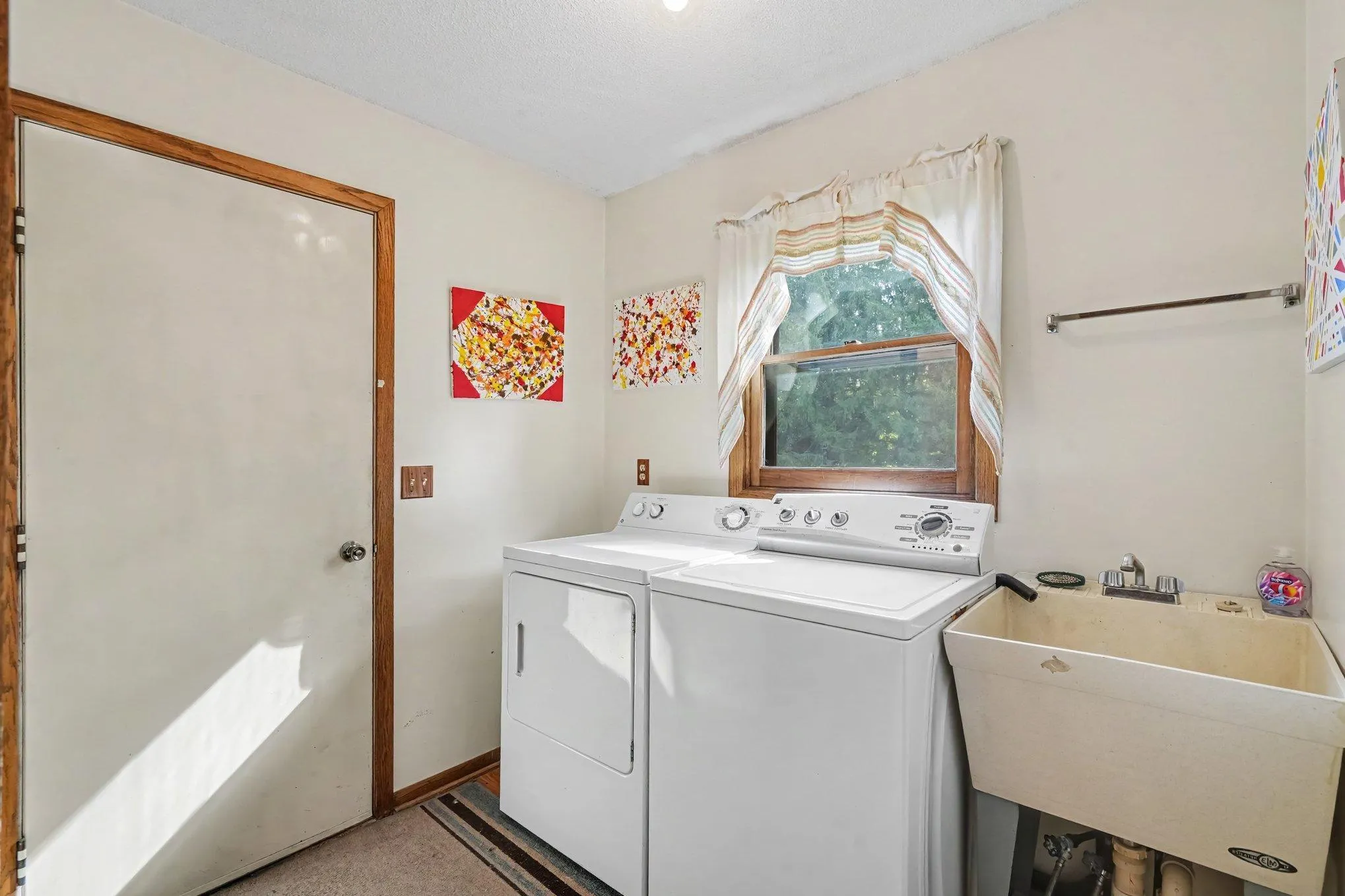 Photo 9 of 12612 Scharber Street