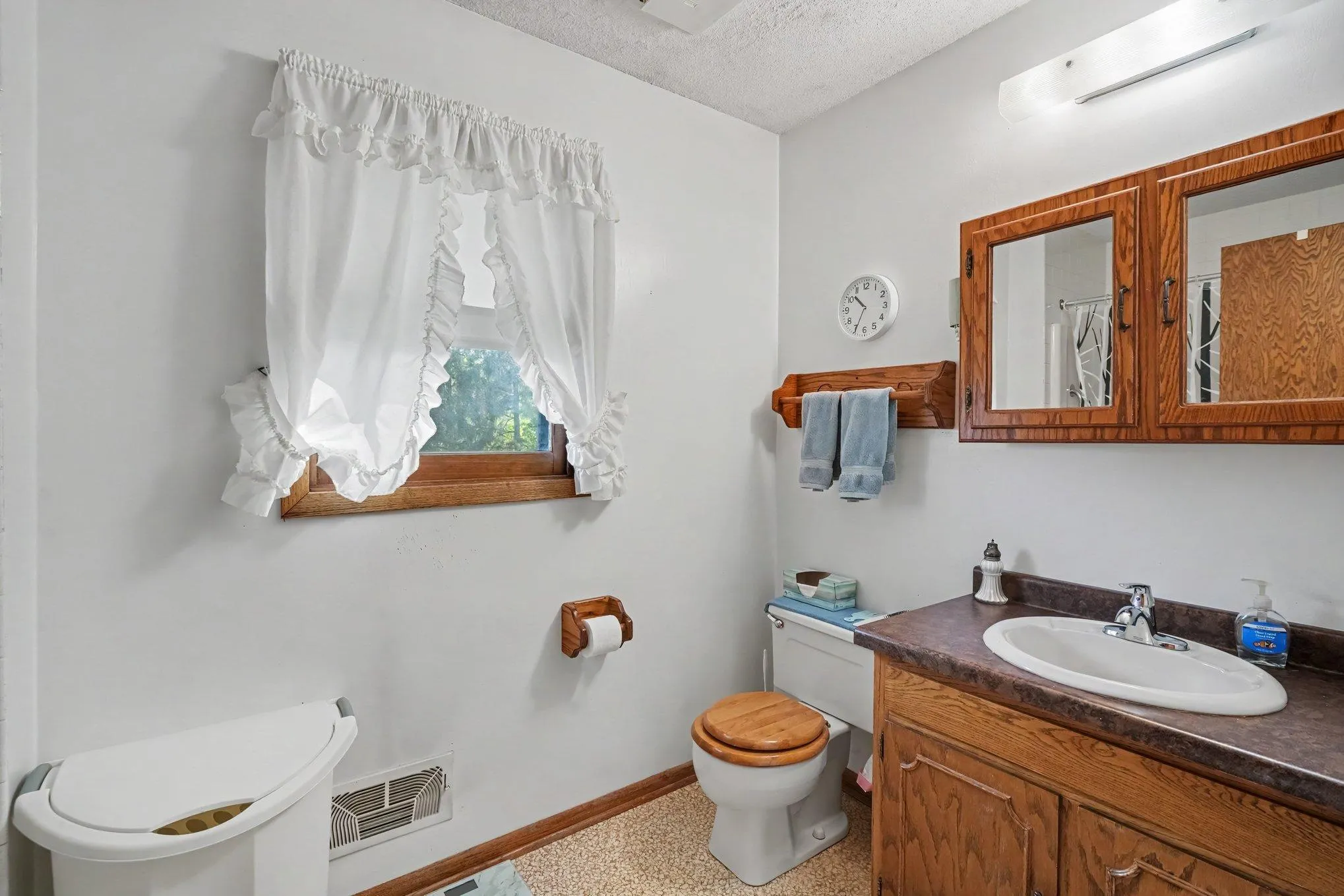 Photo 18 of 12612 Scharber Street