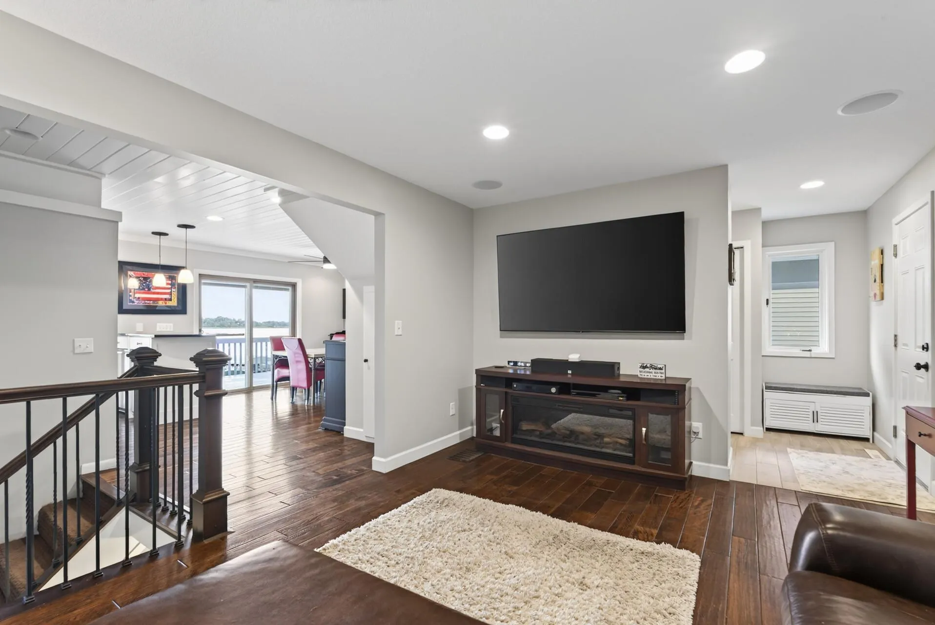 Photo 11 of 2937 Lake Shore Avenue
