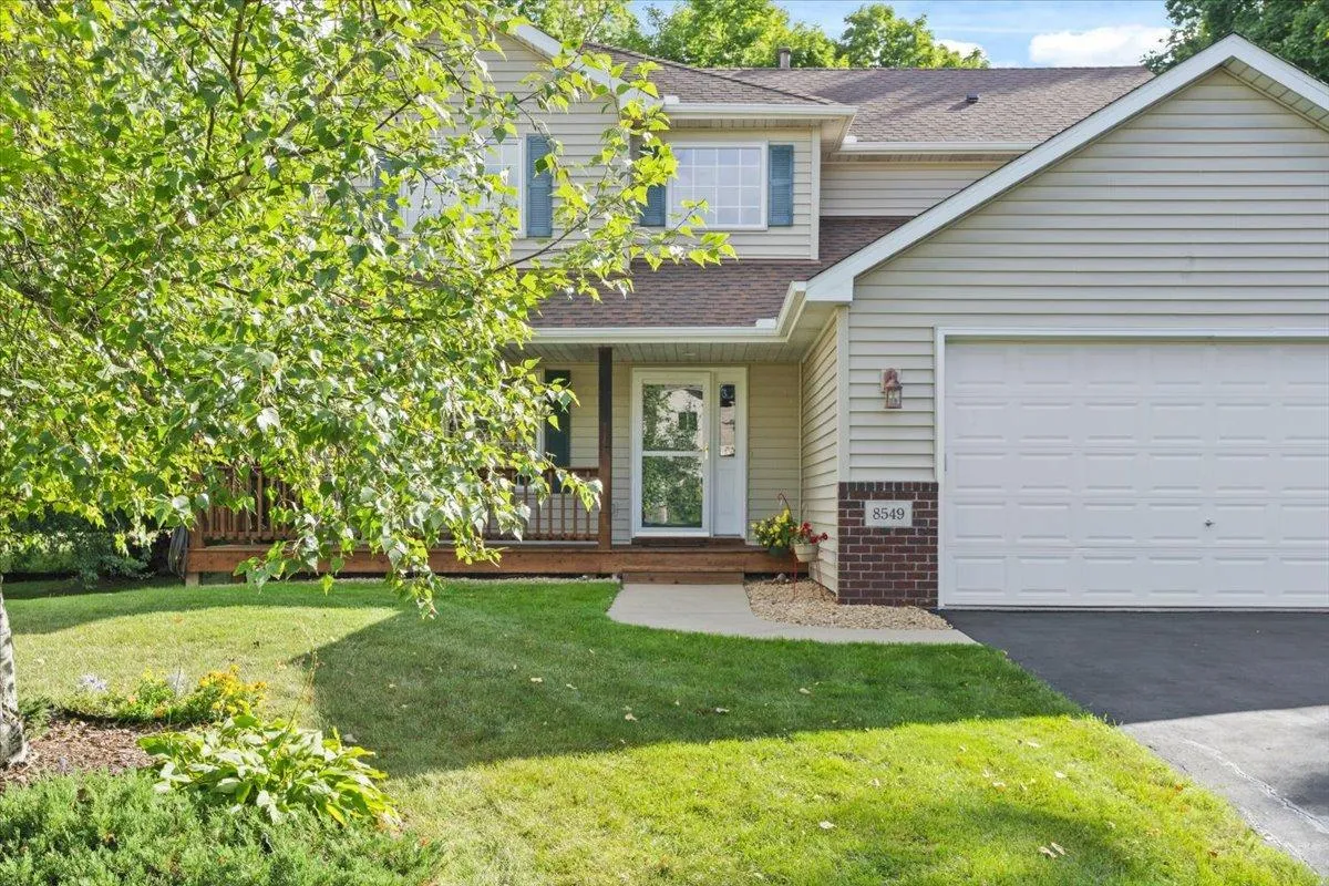Photo 3 of 8549 Woodland Curve