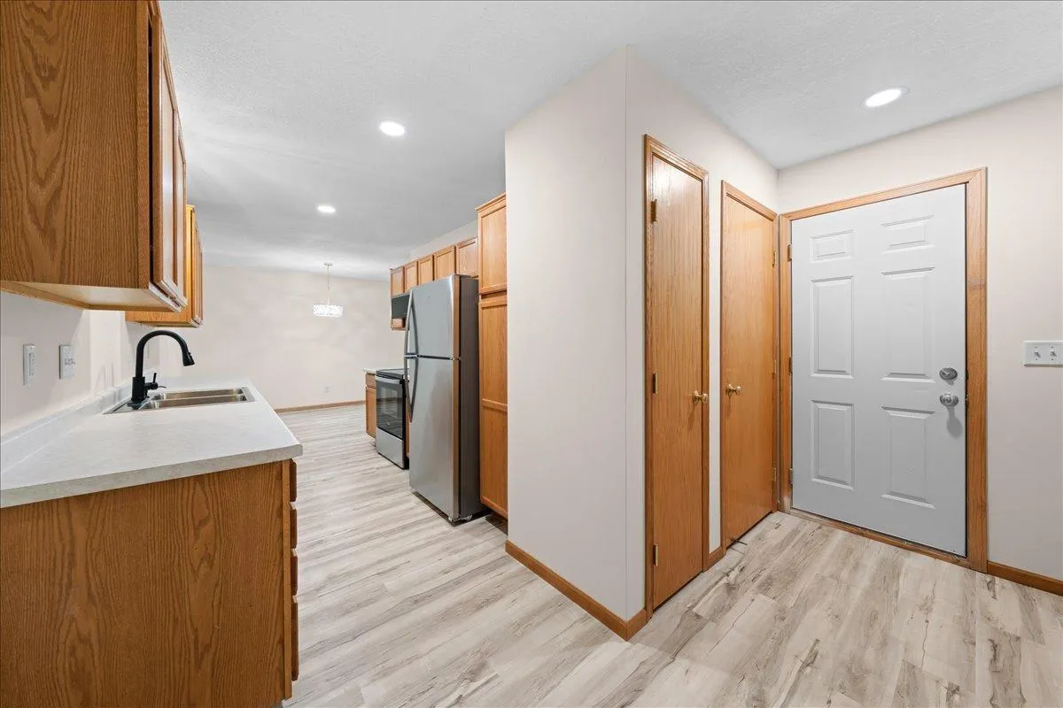 Photo 10 of 617 Grandview Way