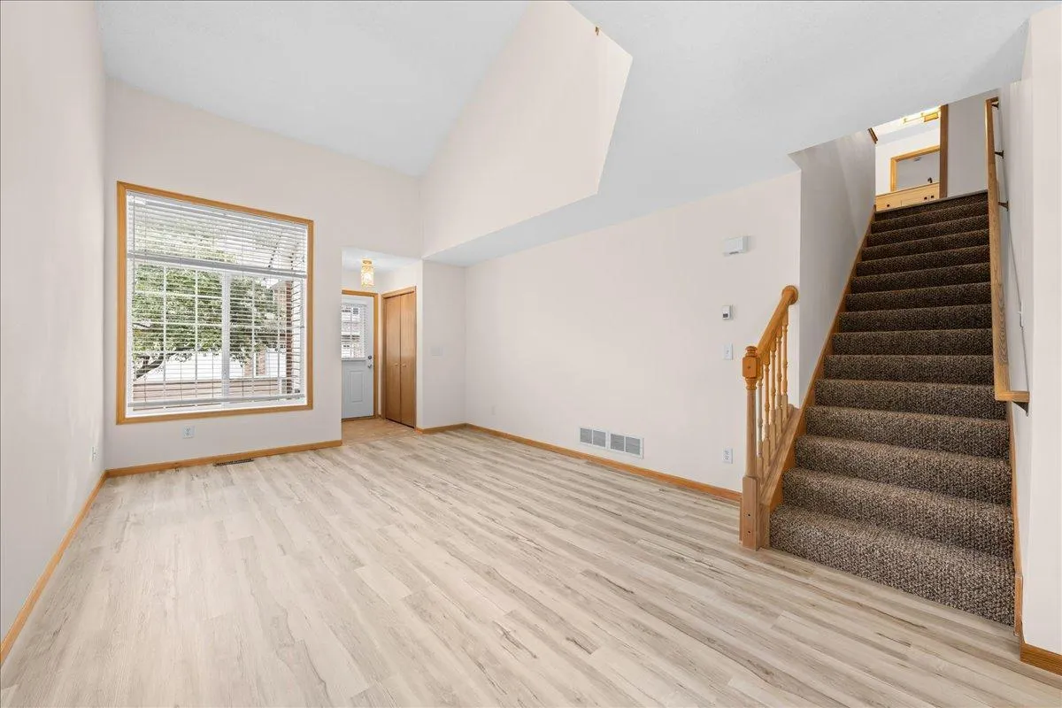 Photo 13 of 617 Grandview Way