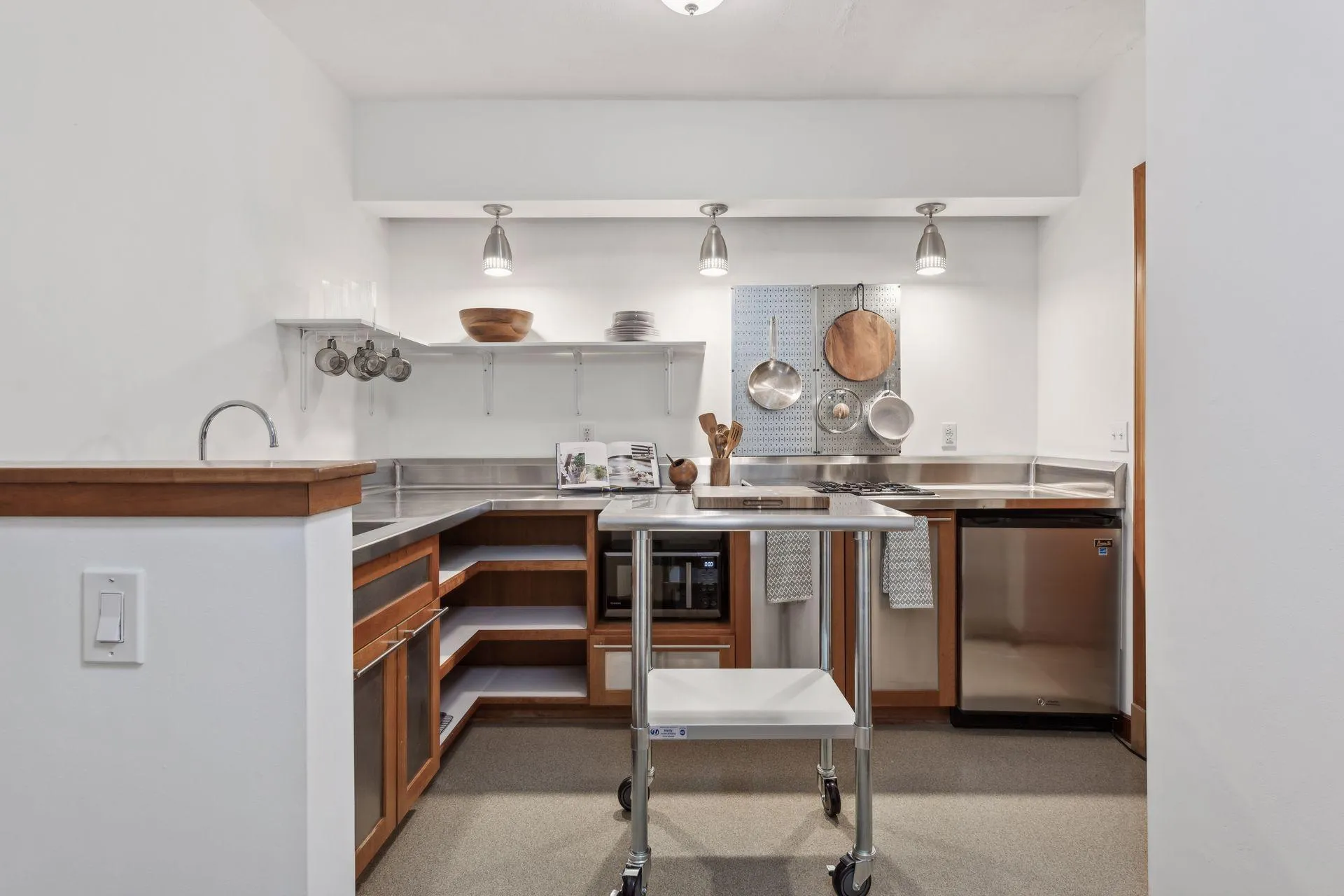 Photo 8 of 1204 Harmon Place Unit 24