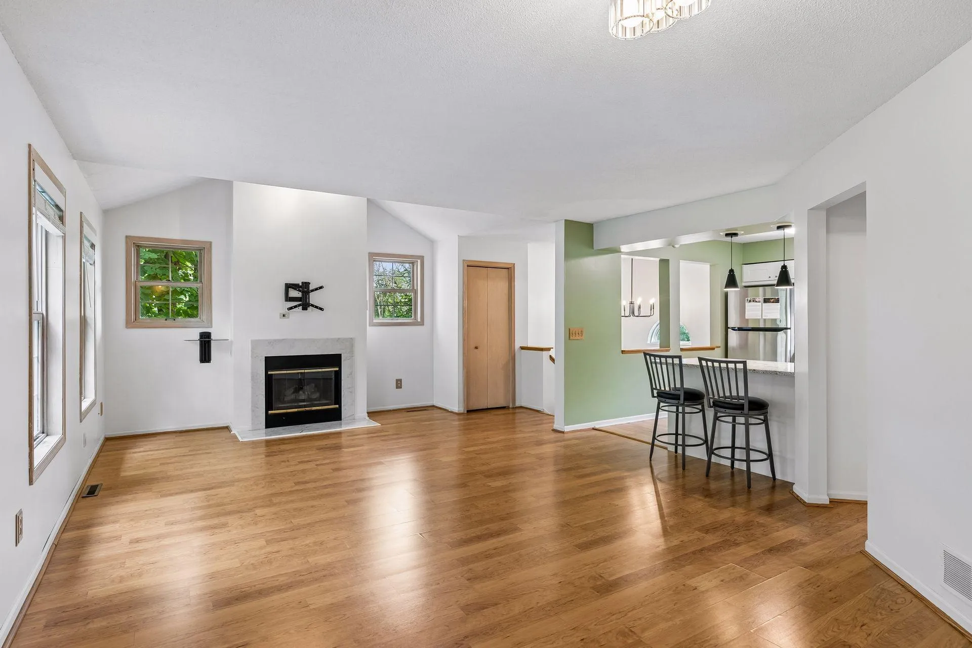 Photo 11 of 4902 Bayswater Road