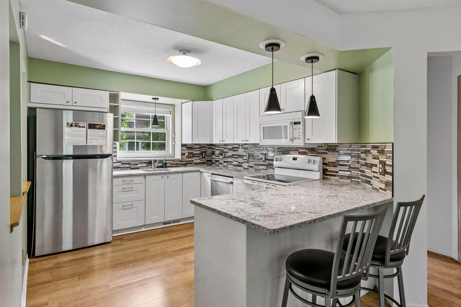 Photo 15 of 4902 Bayswater Road