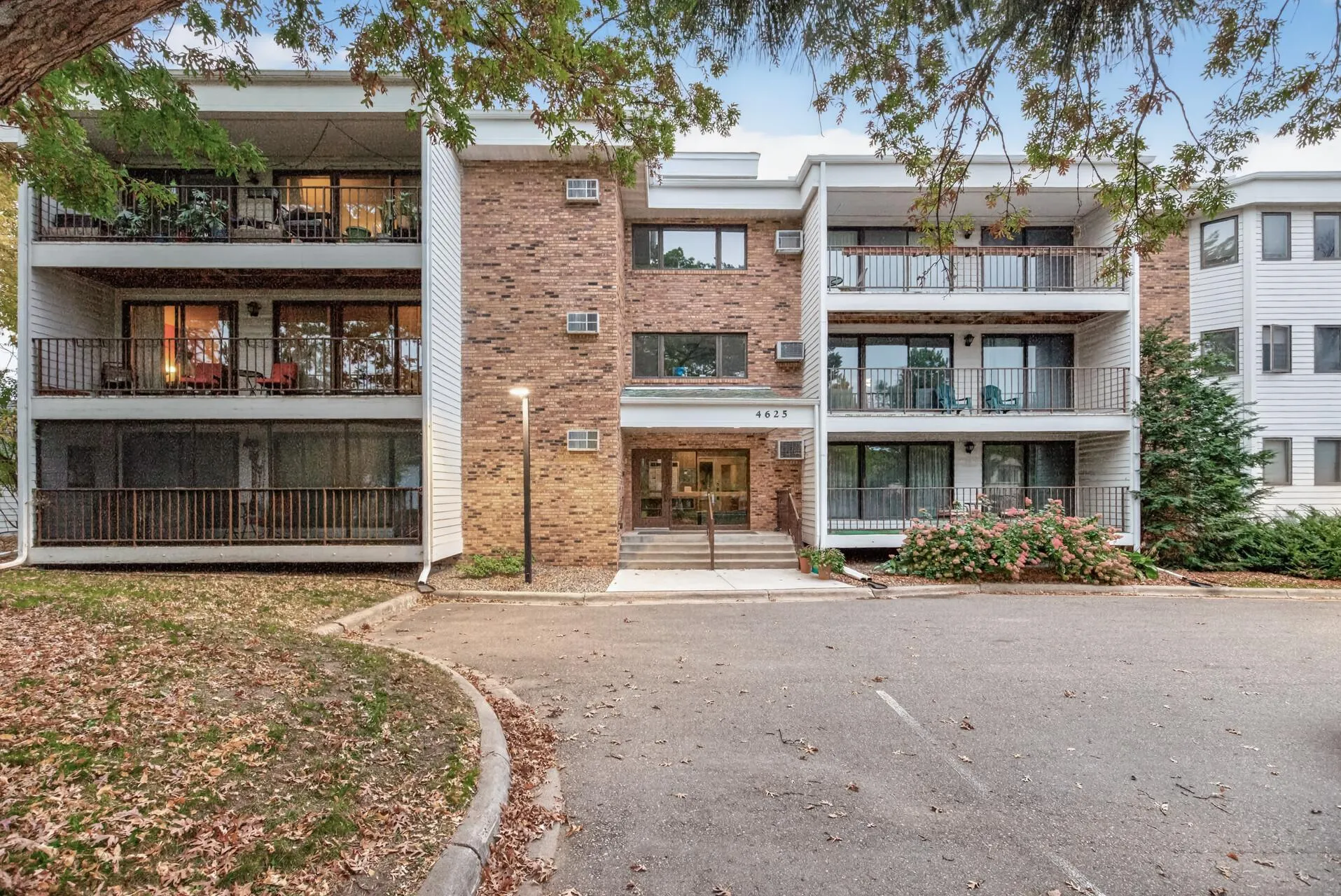 Photo 2 of 4625 Minnetonka Boulevard Unit 202