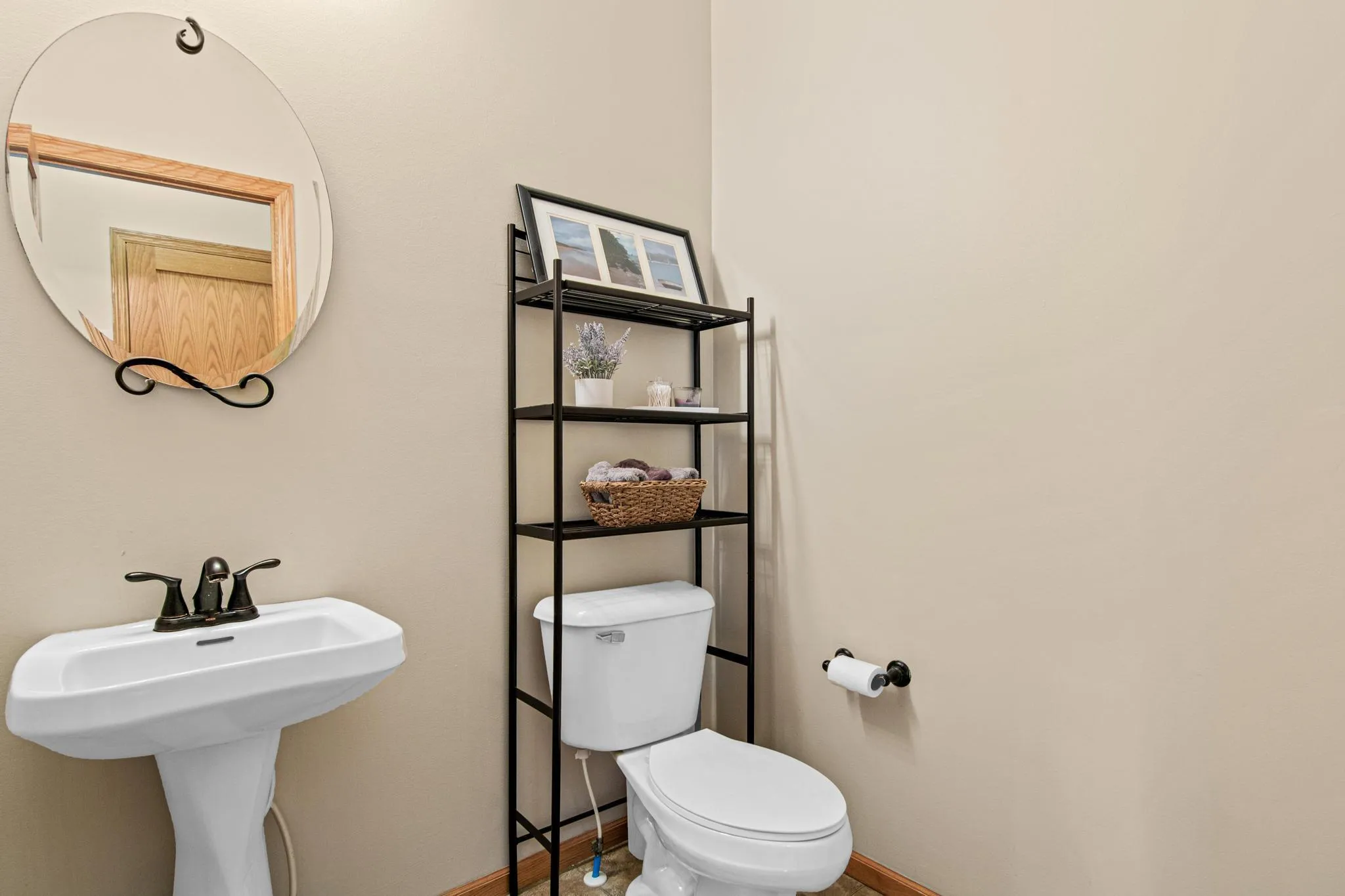 Photo 19 of 21394 Queen Nw Court