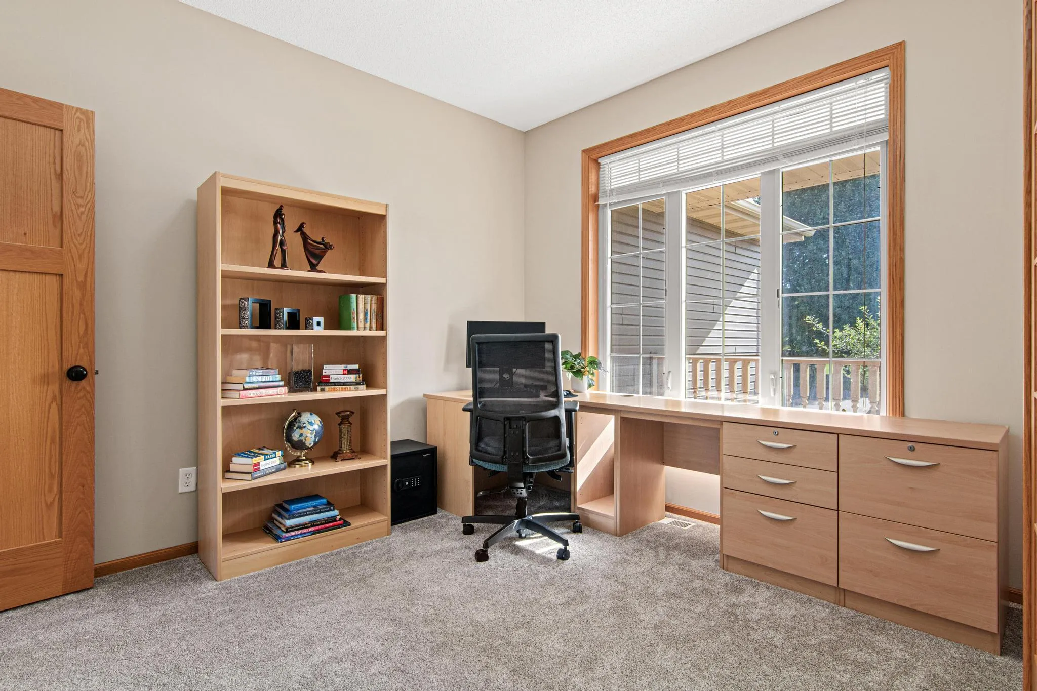 Photo 11 of 21394 Queen Nw Court