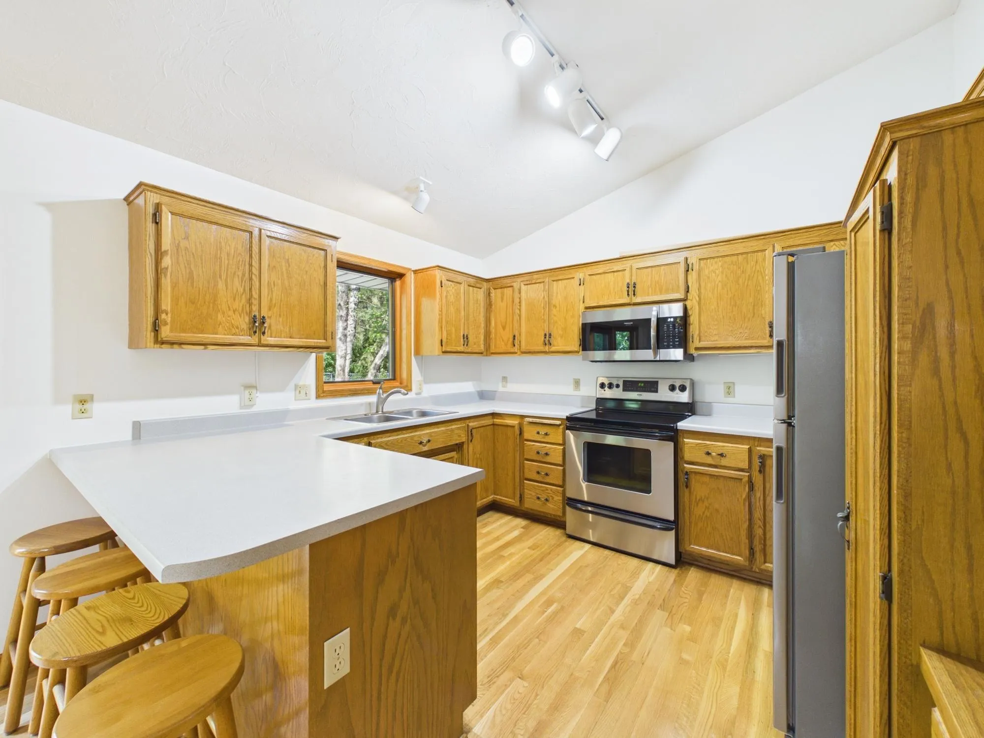 Photo 4 of 1952 Park Ridge Court