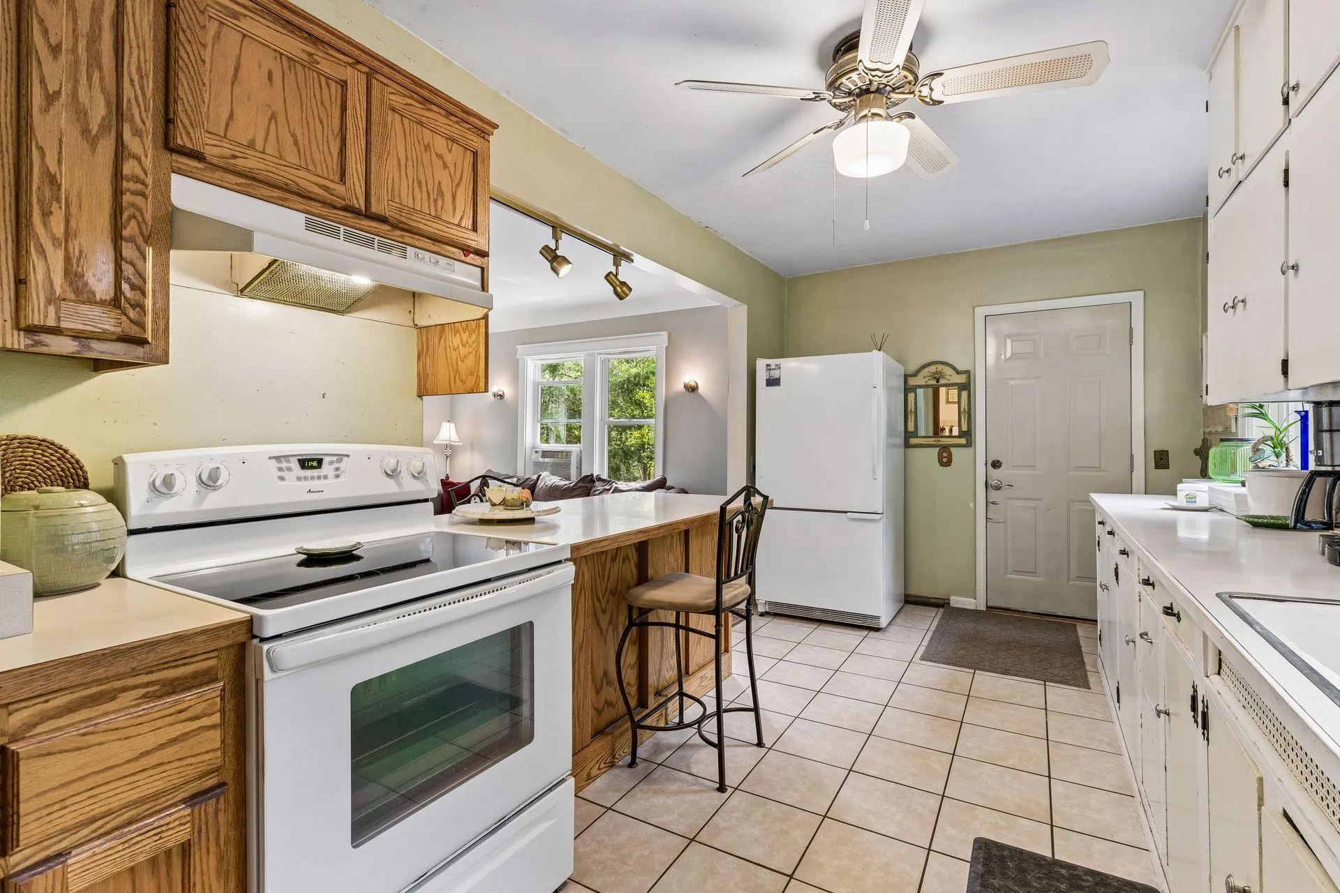 Photo 11 of 5329 Bryant Street