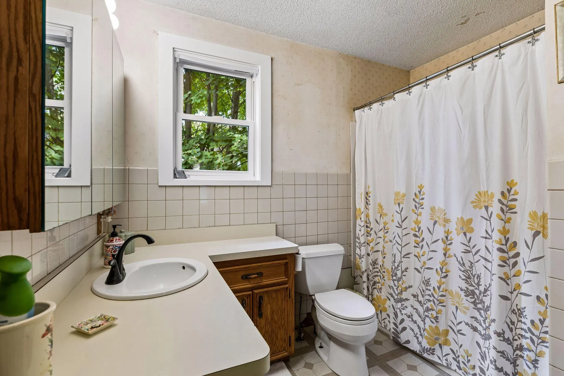 Photo 18 of 5329 Bryant Street