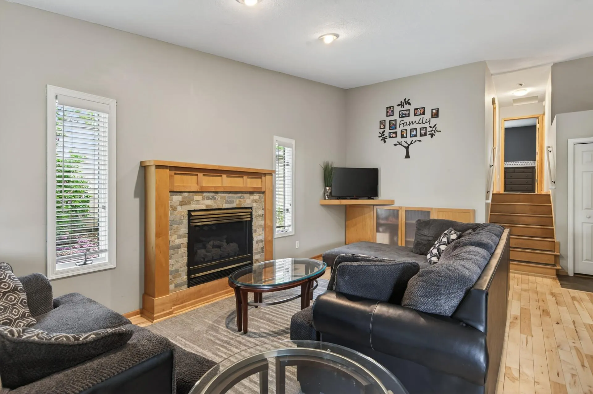 Photo 9 of 4302 Mccoll Drive