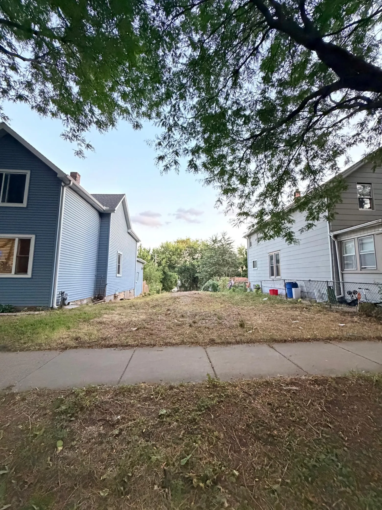 Photo 2 of 914 York Avenue