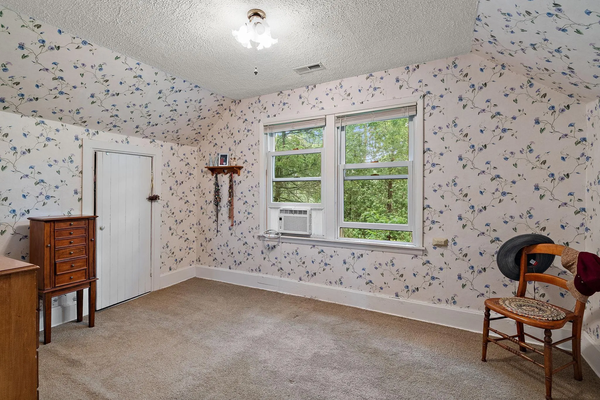 Photo 18 of 981 Rosabell Street