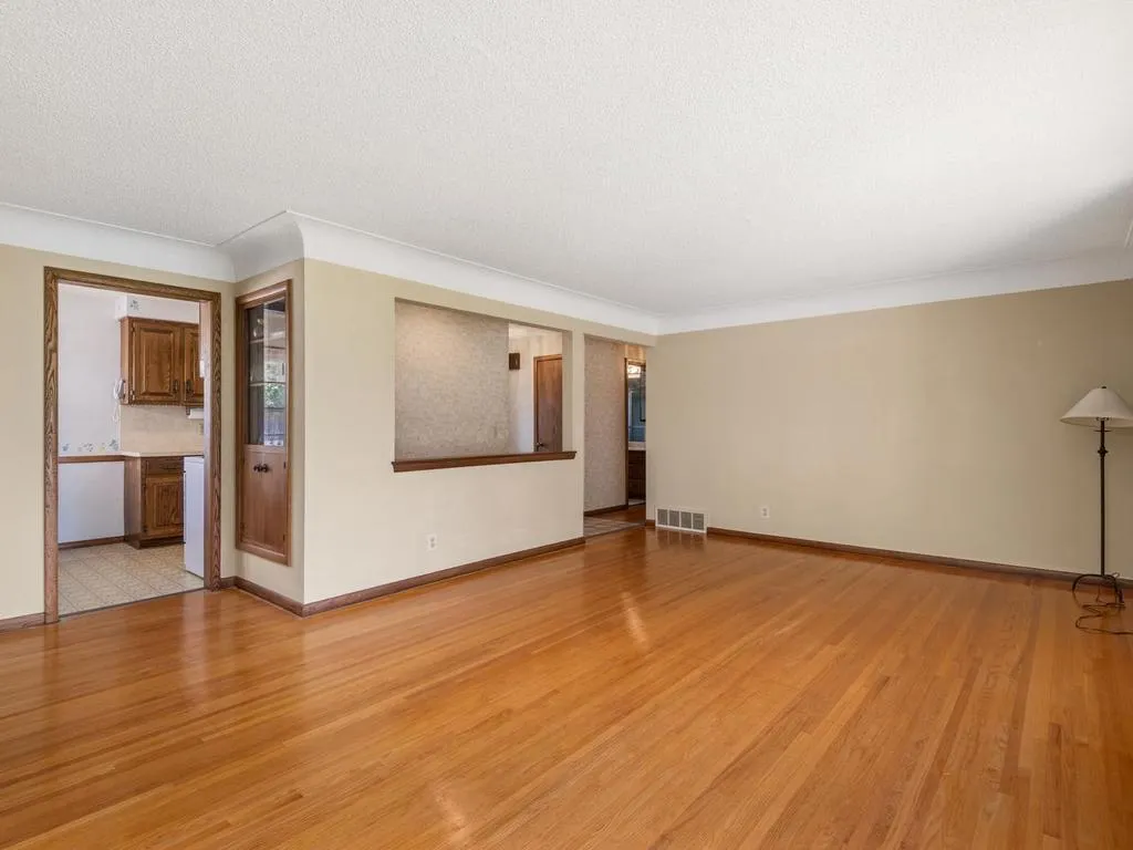 Photo 6 of 6314 Vincent S Avenue