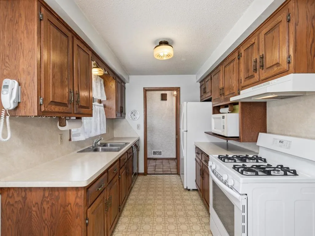 Photo 10 of 6314 Vincent S Avenue