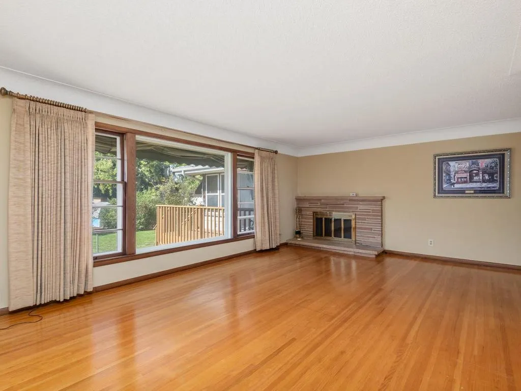 Photo 5 of 6314 Vincent S Avenue