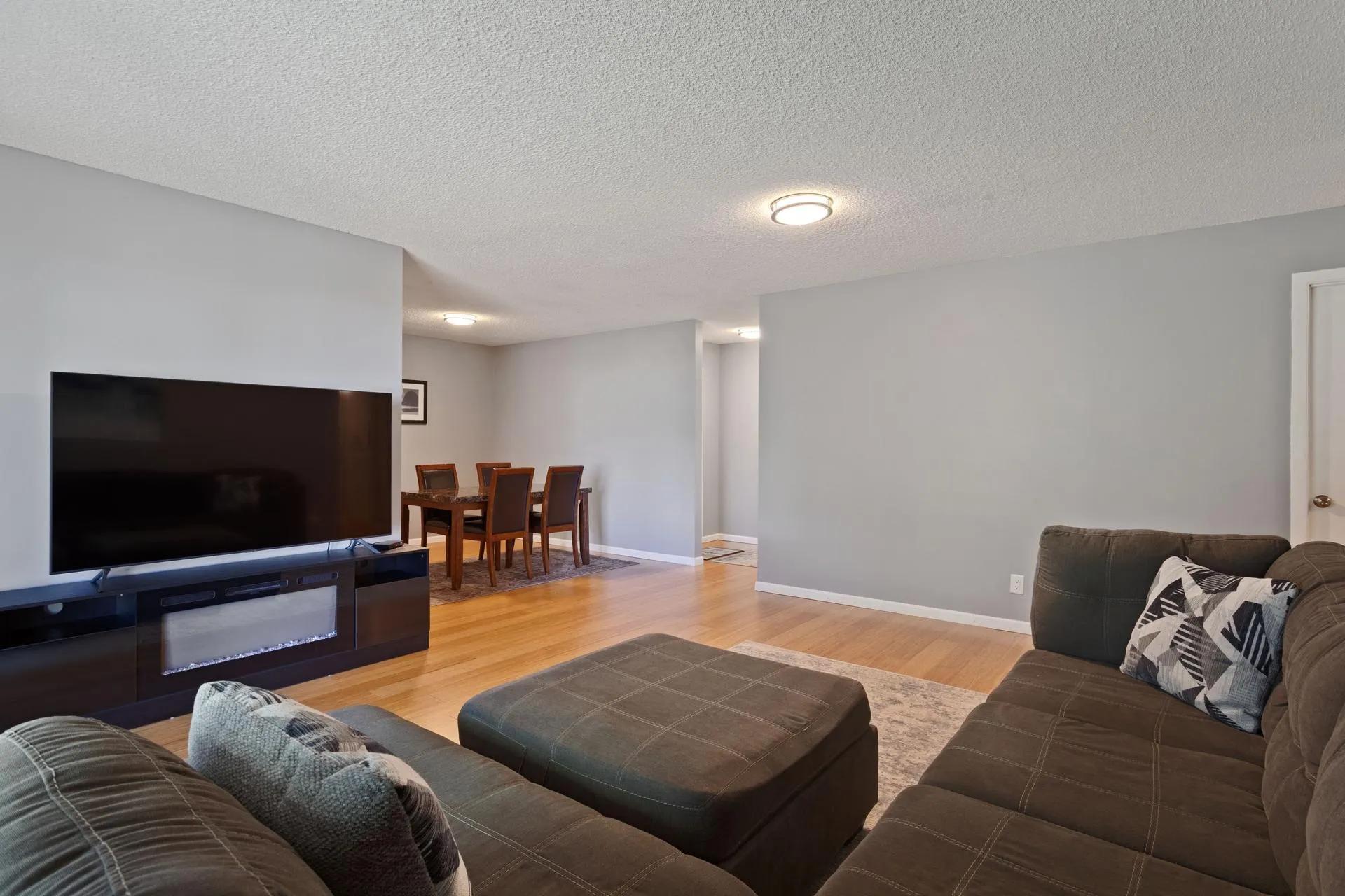 Photo 5 of 4334 Evergreen Drive