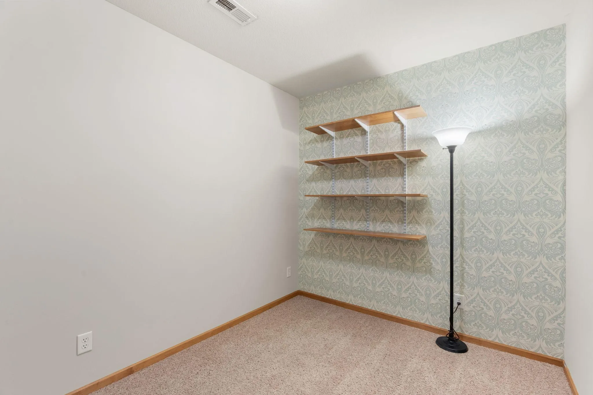 Photo 18 of 3110 N Chestnut Street Unit 301