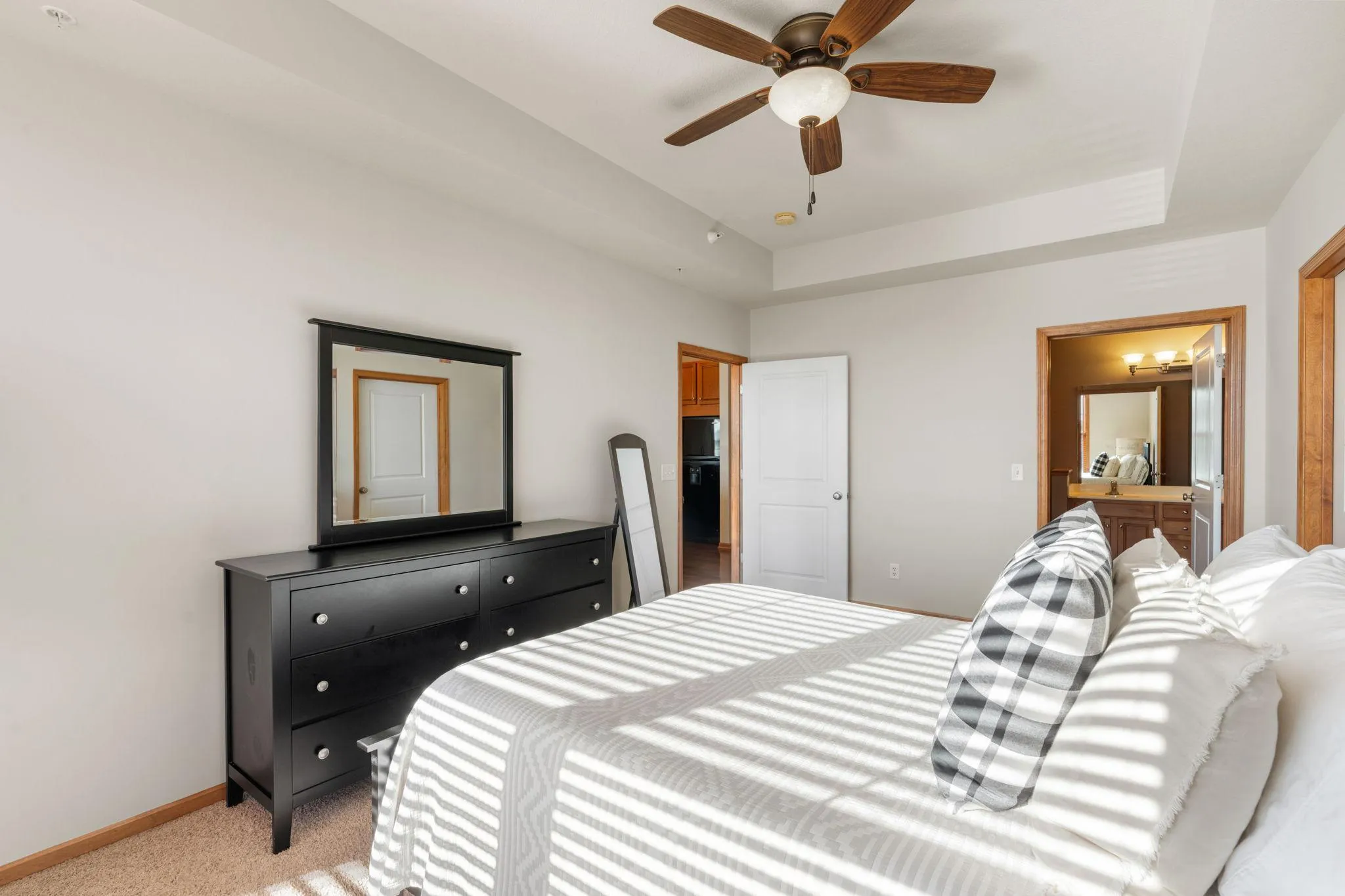 Photo 12 of 3110 N Chestnut Street Unit 301